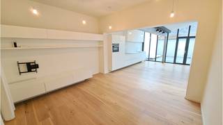 Volledig gerenoveerde 2-slaapkamerwoning met zeer ruim TERRAS en mogelijkheid tot bordertuintje, zeer rustig gelegen in het centrum van...