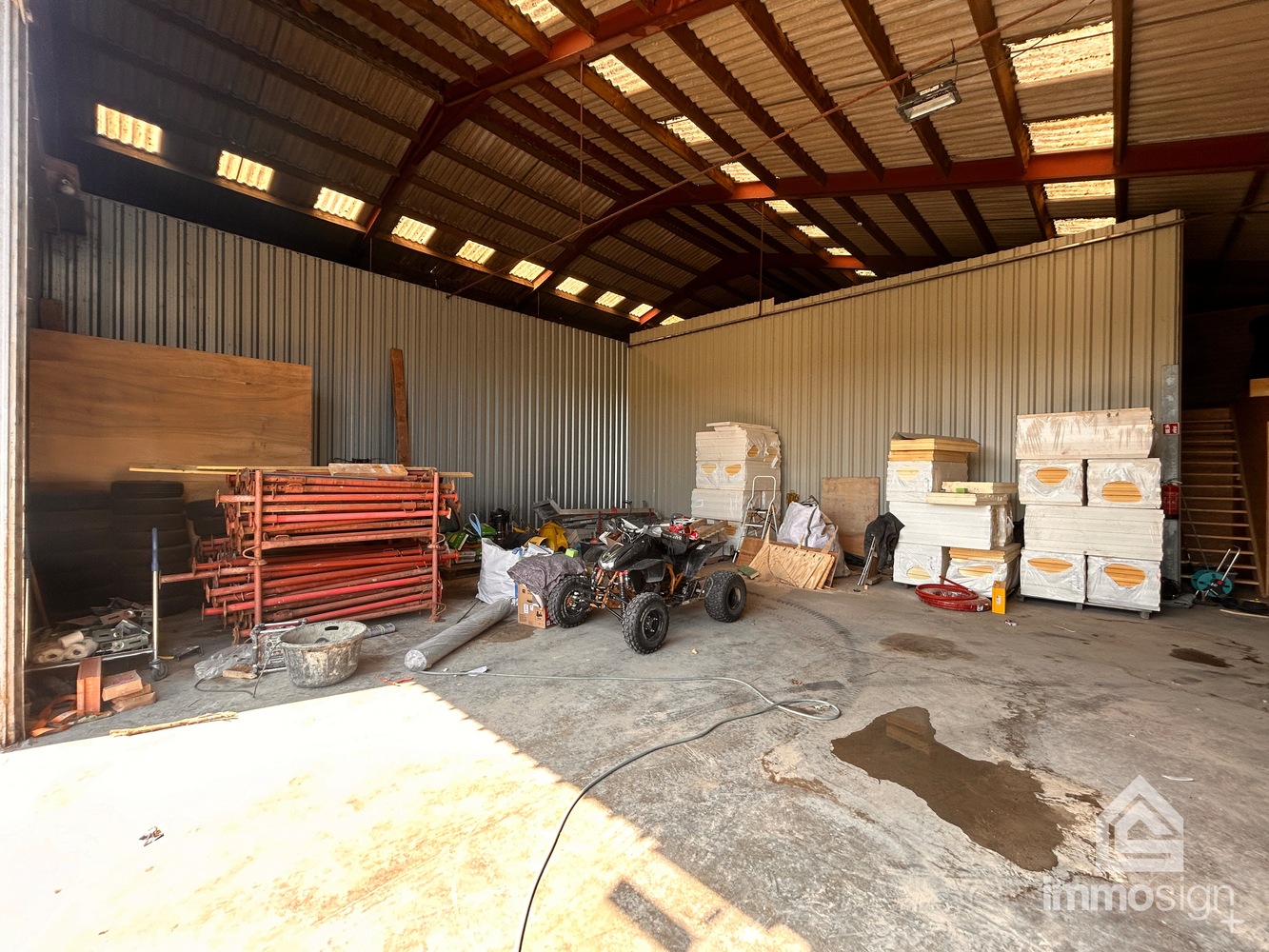 Loods van 180 m² ter opslag met grote automatische garagepoort te Bocholt! - foto 2