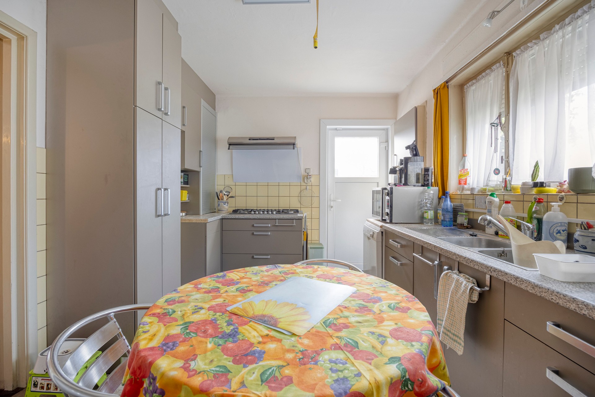 Ruime woning met 3 slaapkamers op vlot bereikbare ligging (Genkersteenweg). - foto 4