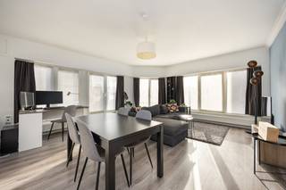 Licht en ruim hoekappartement (85m²) met o.a. EPC B-label (187 kWh/m²), terras op plat dak, conforme elektriciteit en ruime slaapkamer (20m²)...