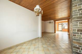 <p><span>Are you looking for a spacious home where you can still make your mark? This charming townhouse, situated on a lot of approximately 151 m² on the quiet Albert Meulemansstraat in Merksem, combines spacious living areas, three full-sized bedrooms, and a deep, fully fenced-in garden.</span></p><p><span>The highlights:</span></p><ul><li><span>Spacious open-concept living area:</span><span> An abundance of natural light from both the front and back, with room for both a cozy sitting area and a full-sized dining table.</span></li><li><span>Three full-sized bedrooms:</span><span> Each with hardwood floors and pleasant natural light.</span></li><li><span>Large attic spanning the full width:</span><span> Plenty of room to expand into a fourth bedroom, a hobby room, or an extra bathroom.</span></li><li><span>Deep, fenced-in garden with a spacious patio:</span><span> Peaceful outdoor living on your own property, with a convenient storage shed at the back.</span></li><li><span>Plenty of renovation potential:</span><span> You can put your own personal stamp on this home from top to bottom. EPC F-label (834 kWh/m² per year), which means the Flemish renovation requirement applies: within five years of the deed, you must achieve at least a D-label.</span></li></ul><p><span>Layout and finishes:</span></p><p><span>You step into an inviting entryway with a staircase that leads directly to the spacious living area. The warm wooden ceiling paneling and the natural stone accent wall give the space a character that’s rarely found these days. The large windows on both sides provide an abundance of natural daylight, allowing the sitting and dining areas to flow seamlessly into one another. At the back is the kitchen, with a direct view of and access to the garden. Next to it is a second, practical room that’s perfect for use as a pantry, office, or playroom.</span></p><p><span>On the first floor, there are three full-sized bedrooms with hardwood floors, along with a bathroom featuring a bathtub and double sink. Above that is an impressive, as-yet-unfinished attic spanning the full width of the house: the ideal spot to turn into a fourth bedroom, an office, or an extra bathroom. Outside, a spacious terrace opens onto a deep, fully fenced-in garden, with a storage shed at the back to complete the picture.</span></p><p><span>About the neighborhood:</span></p><p><span>The home is located on a quiet, child-friendly street in Merksem, a pleasant residential neighborhood where shops, schools, and recreational facilities are within walking distance. Public transportation takes you easily to the center of Antwerp, and the main highways and the Ring are just a short drive away. Parking is easy on the street or right in front of the house.</span></p><p><span>Interested in a tour? Contact us today at 03/646.66.55 or <span>lynn@sinjoor.be</span></span><span>!</span></p>