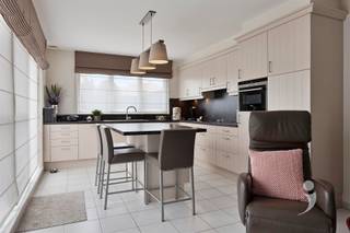 Prachtig appartement op een toplocatie gelegen te Scherpenheuvel. Dit appartement is gelegen op het gelijkvloers en beschikt over een twee ruime...