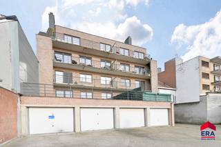 Gezellig dakappartement te koop in Eeklo – Toplocatie!Op zoek naar een instapklaar dakappartement op een gunstige locatie? Dit charmante appartement...