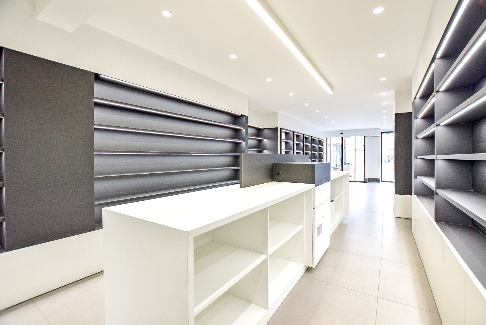 Kwalitatief afgewerkte woning met handelsruimte (536m² bewoonbaar) op een toplocatie. - foto 2