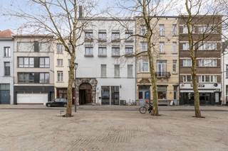 Uniek handelsgelijkvloers met 17de-eeuwse historiek.Bent u op zoek naar een commerciële ruimte met een ziel? Gelegen aan het levendige en...