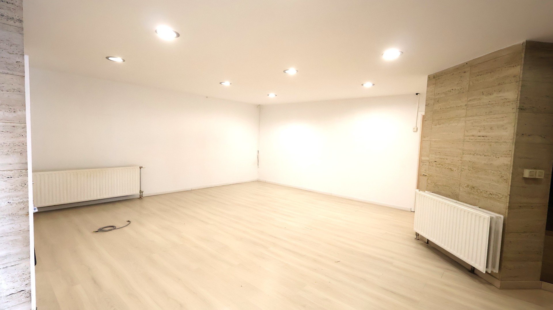 Centraal gelegen handelsruimte in centrum Izegem - foto 4