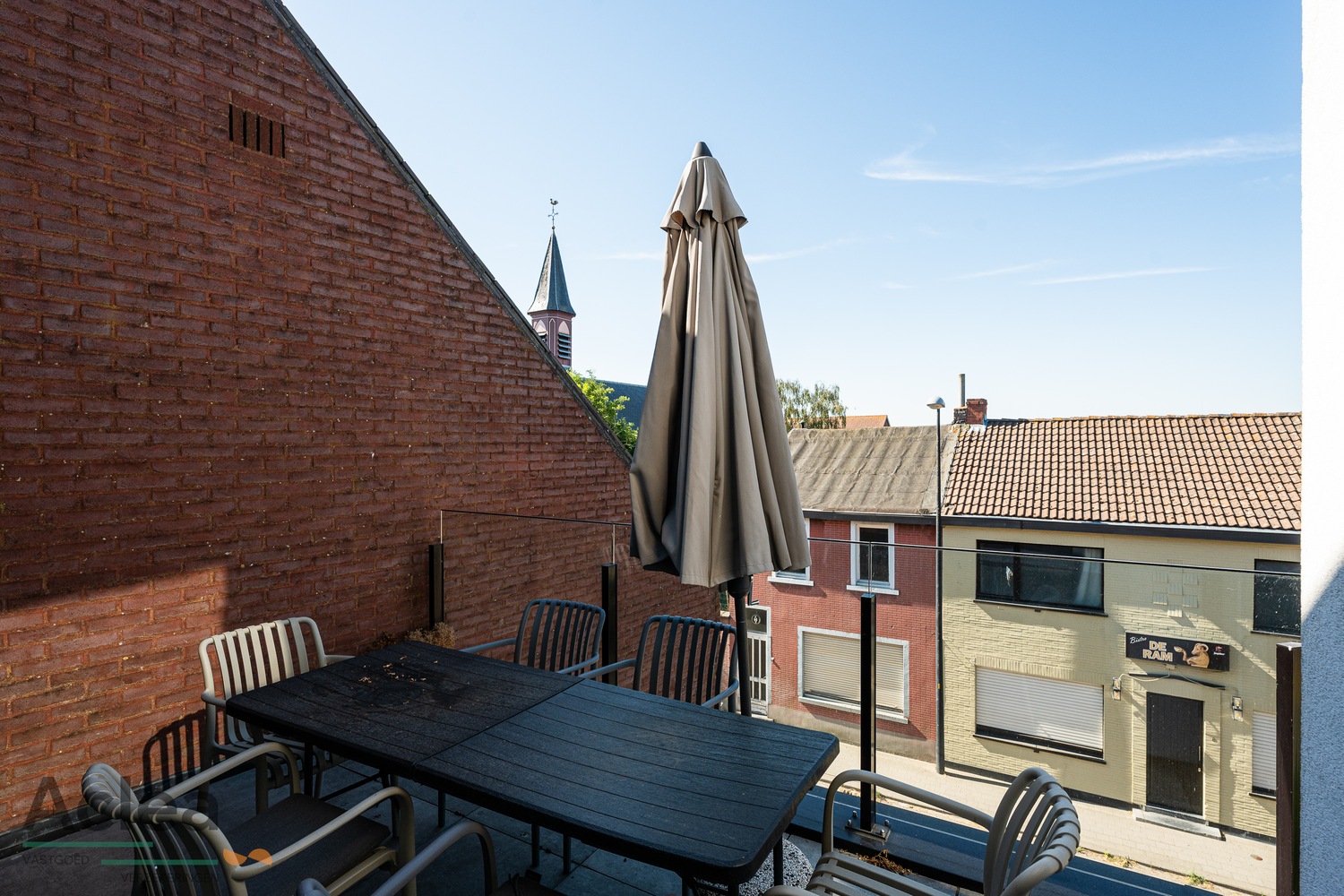 Modern appartement met ruim terras én garage in Sint-Jan-in-Eremo - foto 4