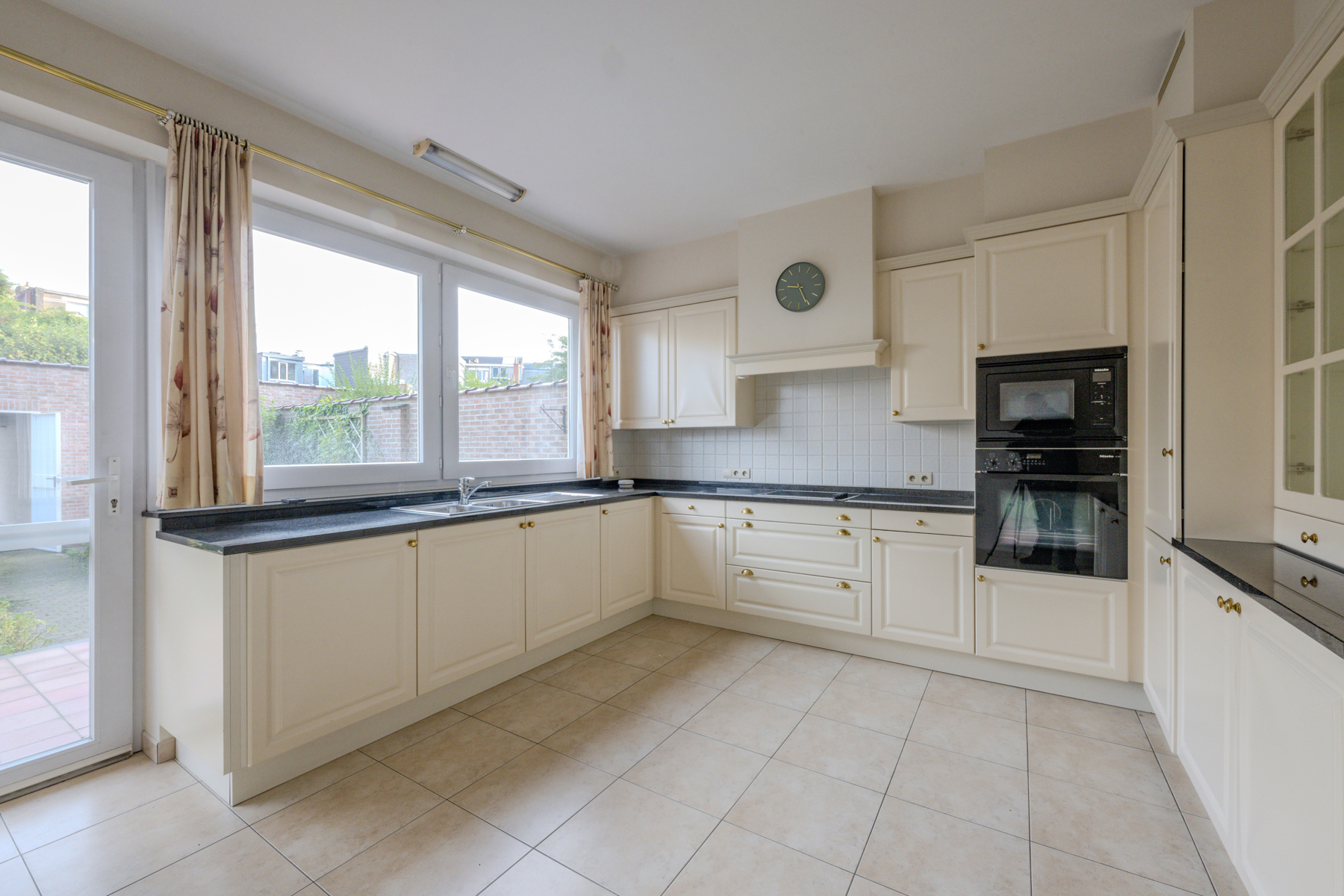 GELIJKVLOERS APP MET 2 SLPKS - TUIN - BERGING - GARAGE  - foto 4