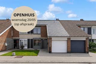 <p>In een rustige en gegeerde woonomgeving te Sint-Michiels bevindt zich deze verzorgde woning met een bijzonder aangename indeling, veel lichtinval en een uitstekende bereikbaarheid. Een ideale thuis voor wie comfortabel wil wonen nabij Brugge, scholen, winkels en verbindingswegen.</p><p>Op het gelijkvloers geniet u van een lichtrijke leefruimte, keuken, inkomhal met gastentoilet en een inpandige garage. De praktische indeling zorgt voor een aangenaam wooncomfort en een vlotte connectie tussen de verschillende ruimtes. Op de verdieping bevinden zich 3 slaapkamers, een badkamer en extra bergruimte. Daarnaast is er nog een zolder aanwezig.</p><p>Buiten geniet u van een onderhoudsvriendelijke tuin waar het aangenaam vertoeven is in alle rust en privacy. Dankzij de rustige straat en centrale ligging combineert deze woning een residentieel gevoel met een vlotte bereikbaarheid.</p><p>Technisch scoort de woning sterk met een gunstig EPC-label B (183 kWh/m²jaar), wat zorgt voor energiezuinig wooncomfort. De woning beschikt over centrale verwarming met condenserende ketel. De elektriciteit is niet conform en het asbestattest vermeldt een beperkte aanwezigheid van asbestmaterialen.</p><p>Een eigendom met potentieel, comfort en een topligging in één van de meest gegeerde deelgemeenten van Brugge.</p><p>Interesse?</p>