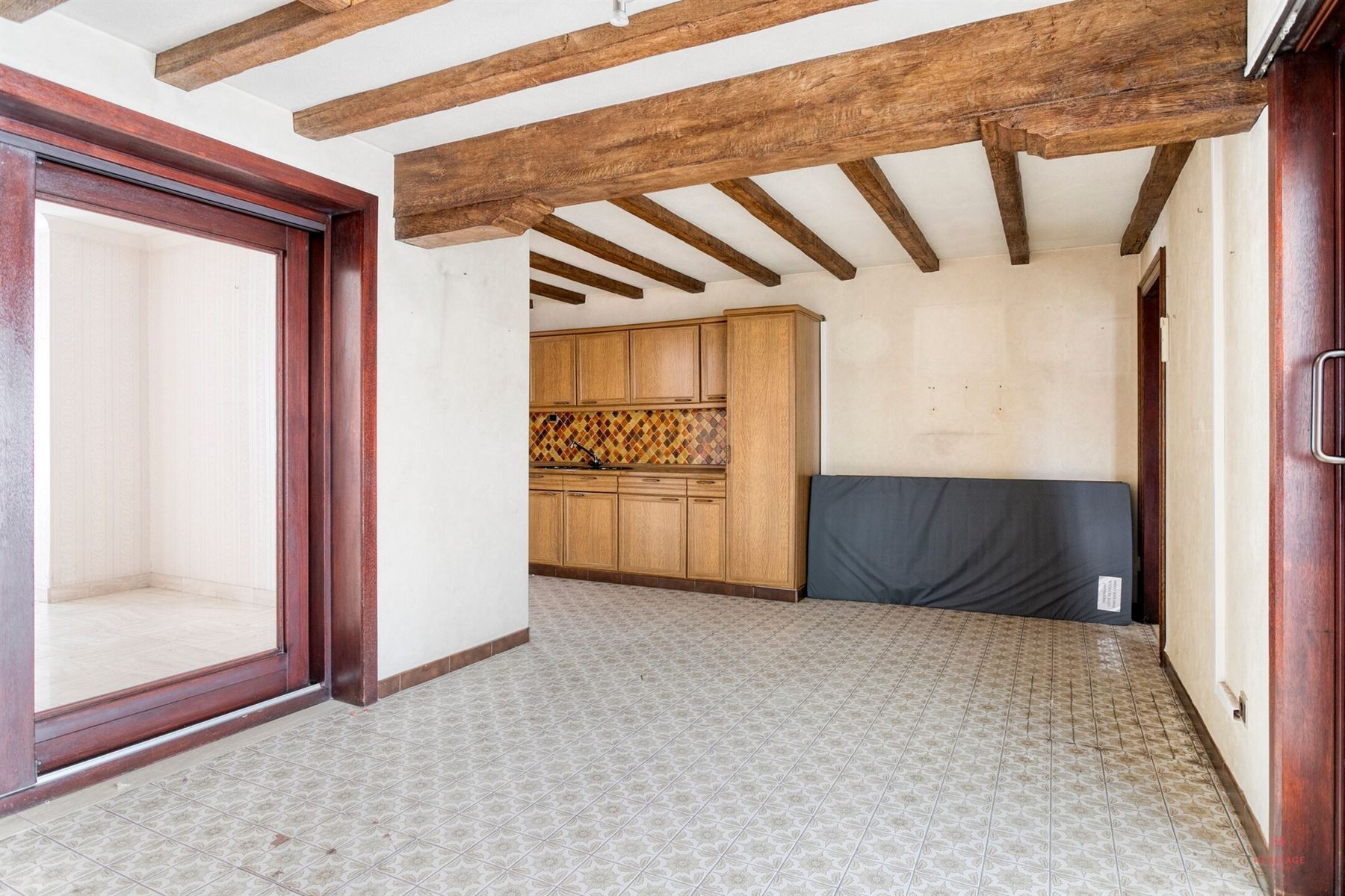 Gezinswoning met 3 slaapkamers en garage met uitweg in een rustige straat te Sint-Baafs-Vijve - foto 5