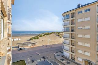 Appartement duplex magnifiquement rénové et entièrement équipé (114 m²) au dernier étage de la résidence Vista Del Mar à vendre. Équipé d'une...