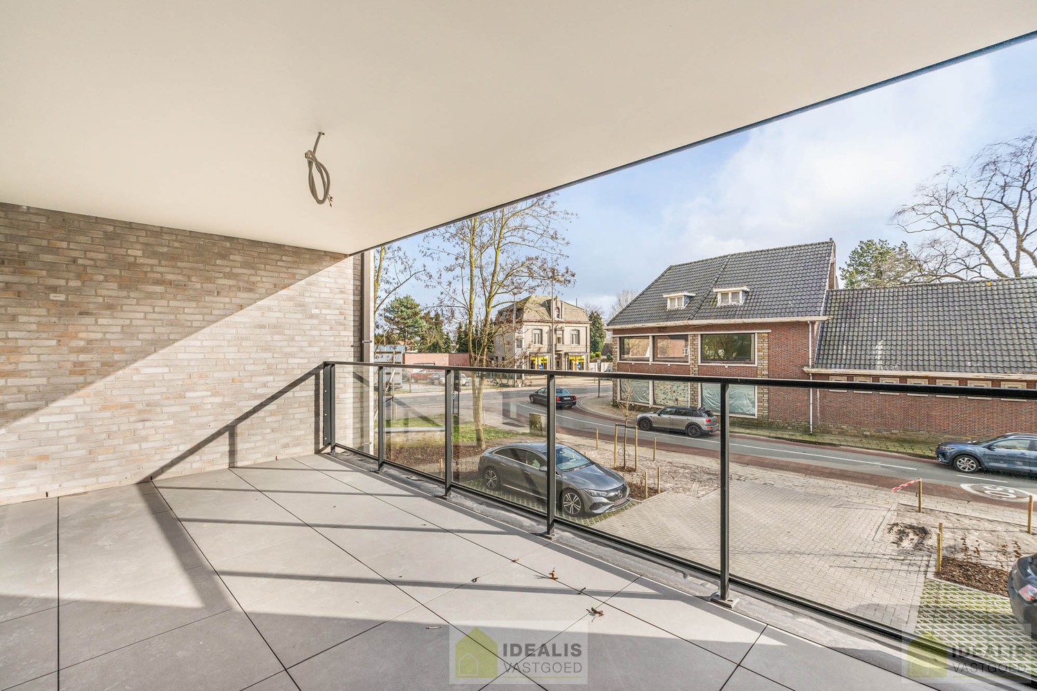 PRACHTIG INSTAPKLAAR NIEUWBOUWAPPARTEMENT MET AUTOSTAANPLAATS EN KELDERBERGING MIDDEN IN HARTJE LOMMEL, EEN AANGENAME LEEFRUIMTE MET OPEN KEUKEN EN AANSLUITEND AAN TERRAS, BERGRUIMTE, 2 SLAAPKAMERS EN RUIME BADKAMER. - foto 4