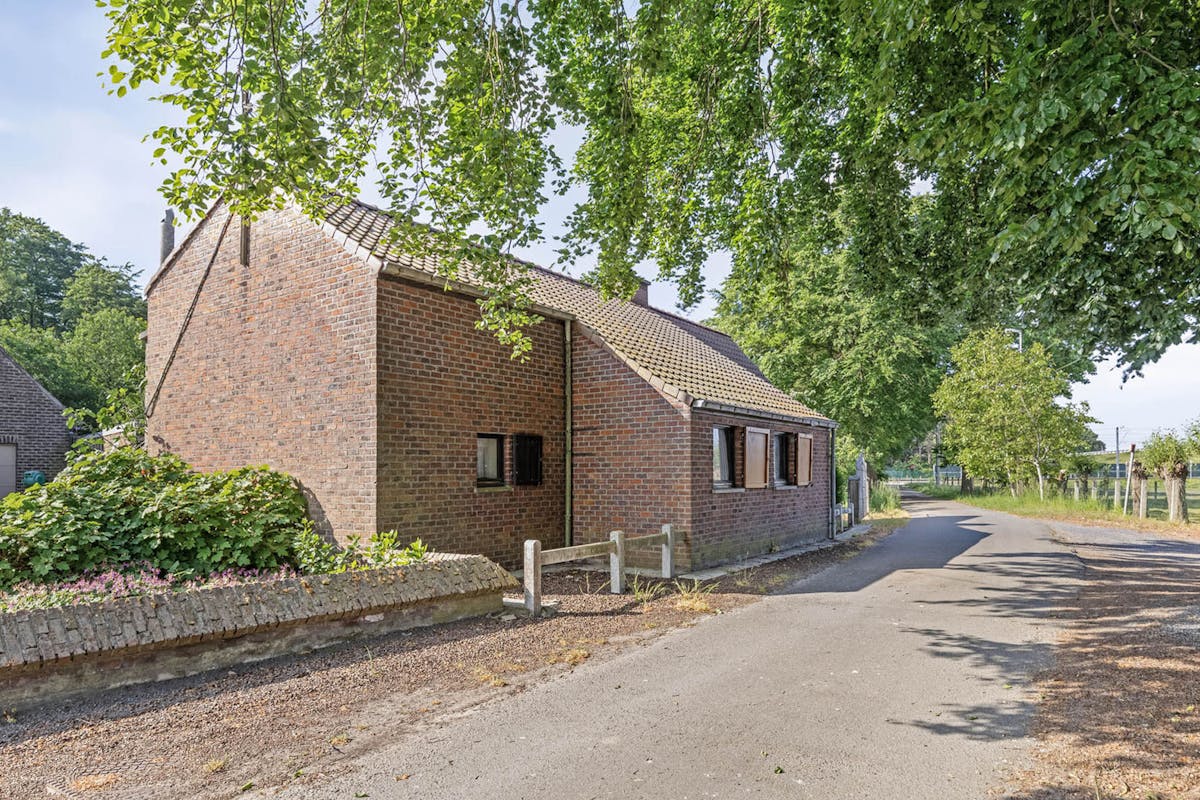 Te renoveren hoeve op bijna 6000 m² nabij het centrum van Aalter - foto 2