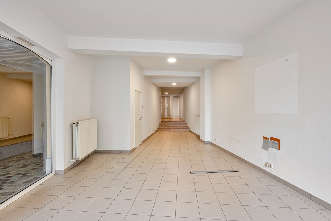 Opbrengsteigendom: commercieel pand en 2 appartementen : CENTRUM - foto 3