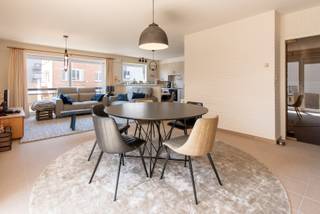 Découvrez ce magnifique appartement de plain-pied d'environ 130 m², situé dans le calme et apprécié Raversijde. Cette maison prête à emménager...