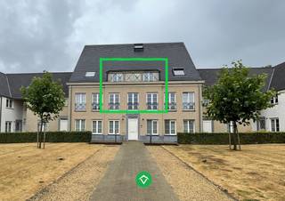 In deze rustige residentie vinden we dit ruim, duplex appartement terug. Het appartement is zeer gunstig gelegen, dit kortbij de autosnelweg,...