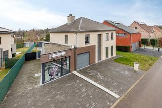 Deze mooie, instapklare woning in open bebouwing met praktijkruimte voor een vrij beroep bevindt zich in een fijne woonwijk in Landen. De woning...