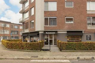 Handelspand in Gezellige Wijk te MerksemOp een gunstige locatie in een gezellige wijk van Merksem is dit handelspand van 223 m² te koop. Het pand is...