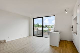 Je wordt zeker aangenaam verrast door de harmonieuze sfeer die de nieuwe woonbuurt ‘Eksterlaer’ uitstraalt, dankzij de uniforme, moderne architectuur van dit woonerf-concept. De autoluwe straten en het vele groen zorgen ervoor dat het er aangenaam wonen is voor je hele gezin.<br /><br />Deze fijne buurt heeft enkele kleinschalige appartementsgebouwen. Elk appartement heeft een aangename leefruimte met open keuken, een mooi, ruim terras of gezellige tuin met 1 tot 2 slaapkamers en een ondergrondse parkeerplaats.<br /><br />Wens je meer informatie of kom je graag een kijkje nemen? Contacteer Christophe Blassieaux op het nummer 03 808 15 31 of kijk op onze website www.matexi.be/deurne.