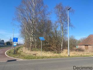 Mooi perceel bouwgrond voor HOB gelegen aan Schoor-Dorp te Balen. <br /><br />- Perceelsgrootte : ca. 717 m²<br />- Breedte perceel : ca. 13,4 m<br />- Diepte perceel: ca. 50,9 m<br /><br />Bouwvoorschriften op aanvraag via ons kantoor. <br /><br />Voor meer info, contacteer ons kantoor op 014 72 83 77 of dossierbeheerder Jasmine Tegenbos op het nummer 0497 64 76 60.