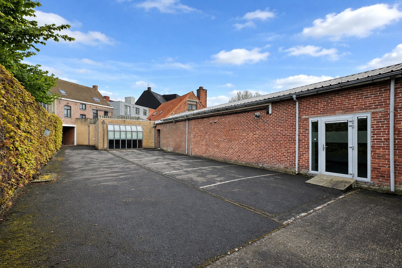 Handelspand: winkel / kantoor, instapklaar, (300 m²), mét parking, Torhout - foto 4