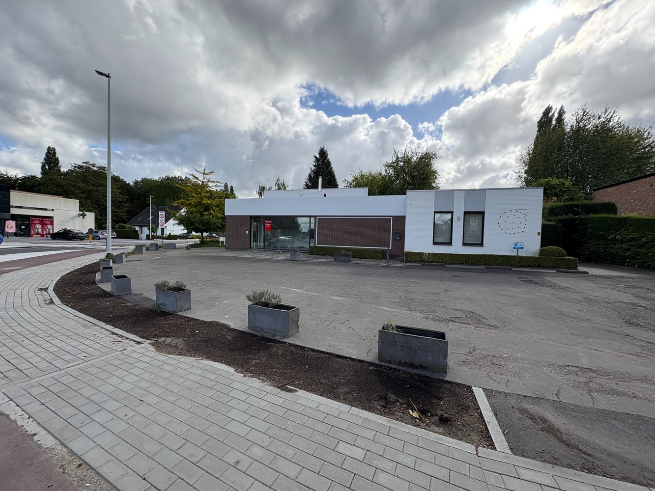 Kantoorruimte/ handelspand te huur – Toplocatie in Sint-Truiden! - foto 2