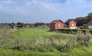 Mooie bouwgrond van 14a31ca langs Tongersesteenweg/Lindekapelstraat (Hoeselt)<br /><br /><strong>Omgeving</strong>
<ul>
	<li>Gelegen aan de verbindingsweg Hoeselt ↔ Tongeren</li>
	<li>Omgeving met een mix van open/halfopen/gesloten bebouwing</li>
</ul>
<strong>Troeven</strong>

<ul>
	<li>Perceeloppervlakte: 14a31ca</li>
	<li>Gelegen in woongebied</li>
	<li>Geen RUP/BPA van toepassing</li>
	<li>Niet gelegen in fluviaal of pluviaal overstromingsgebied</li>
</ul>
<br /><strong>Contact</strong><br />Interesse in dit bouwperceel? Neem gerust contact op voor het volledige dossier en de mogelijkheden.