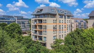 Een rustig gelegen, lichtrijk en ruim appartement (108m²) met oa. 3 slaapkamers + 2 badkamers, ruime leefruimte met open keuken (45m²),...