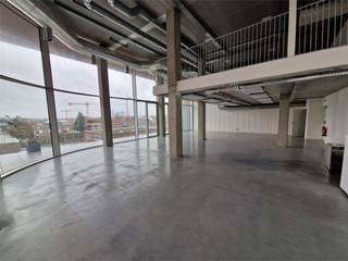 Recente commerciële units te huur, gelegen nabij ‘Albert Heijn’ in de gekende GINDERALE site. Dit betreft UNIT C.Specificaties:o+/- 303 m² op 2de...