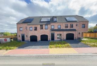 Deze charmante NIEUWBOUWWONING combineert de warme uitstraling van een landelijke woning met het WOONCOMFORT en de technieken van vandaag. De...