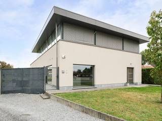 In het geliefde Sint-Lambrechts-Herk, op een steenworp van het centrum van Hasselt, bevindt zich dit uitzonderlijk ruim gelijkvloers appartement...