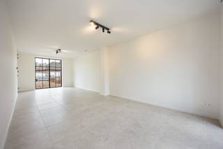 Op een unieke en bijzonder rustige locatie, op wandelafstand van het centrum, bevindt zich deze gloednieuwe en luxueus afgewerkte woning. Een...