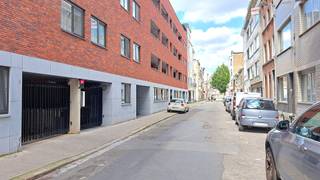 Ben je op zoek naar een brede autostaanplaats (3,67 of 4,11m breed) met berging? Dan is dit een uitgelezen kans! Deze autostaanplaats ligt...