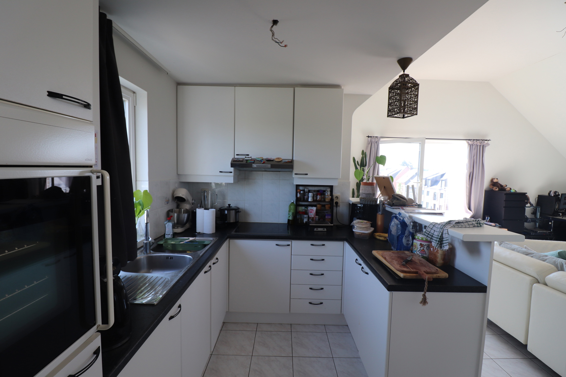 Ruim 1-slaapkamerappartement (121m²) met lift, terras, garage en autostaanplaats. - foto 4