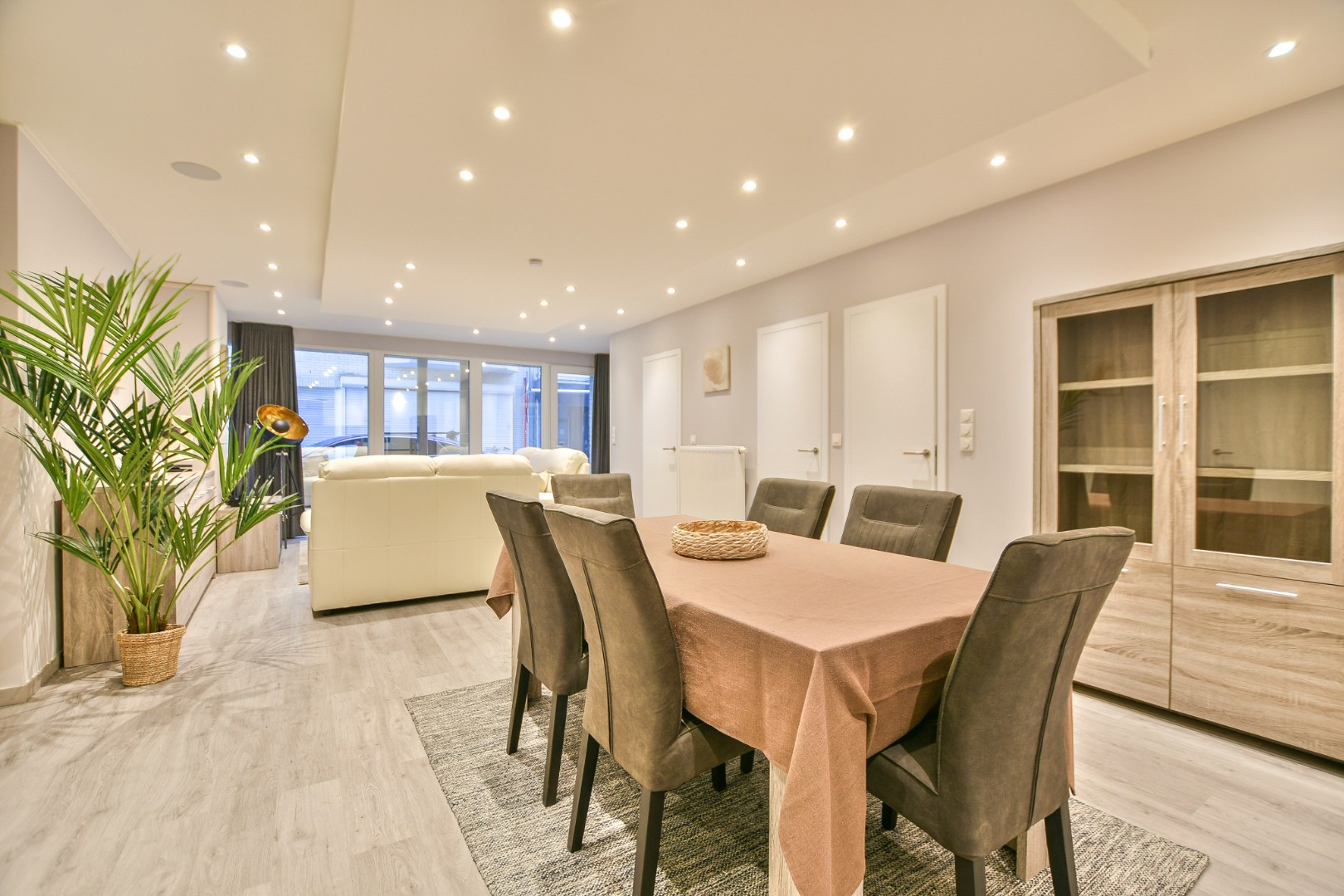 Gerenoveerd appartement met 2 slaapkamers te koop op toplocatie te Blankenberge! - foto 4