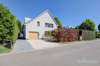 Welkom in deze prachtige moderne villa in Schilde, een waar droomhuis voor het gezin. Deze volledig gerenoveerde topwoning (2022) biedt maar...
