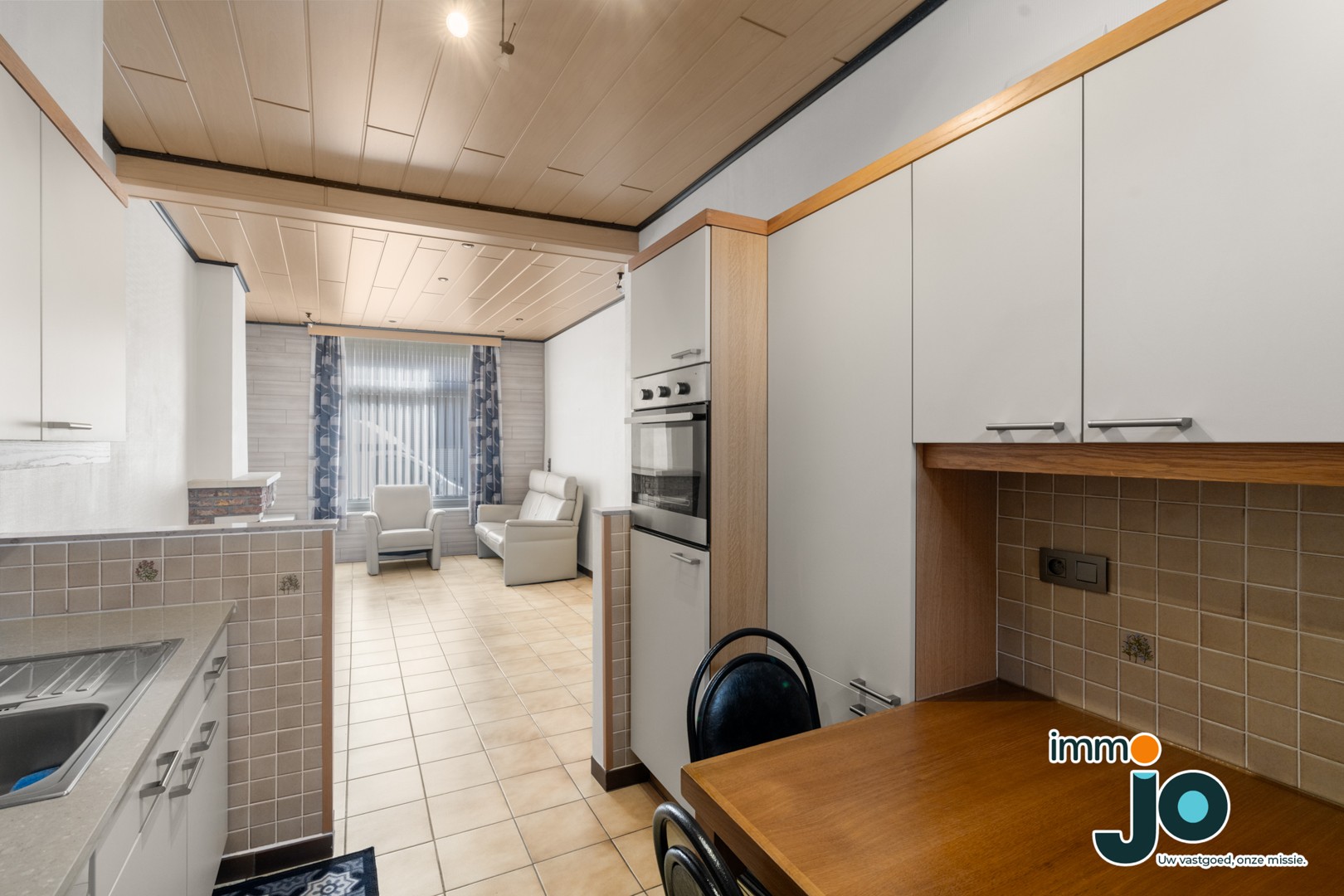 Instapklare en ruime gezinswoning met 4 Slaapkamers in het Centrum van Oostende, vlakbij het strand en de zee en ideaal voor eigen bewoning of 2e verblijf - foto 2