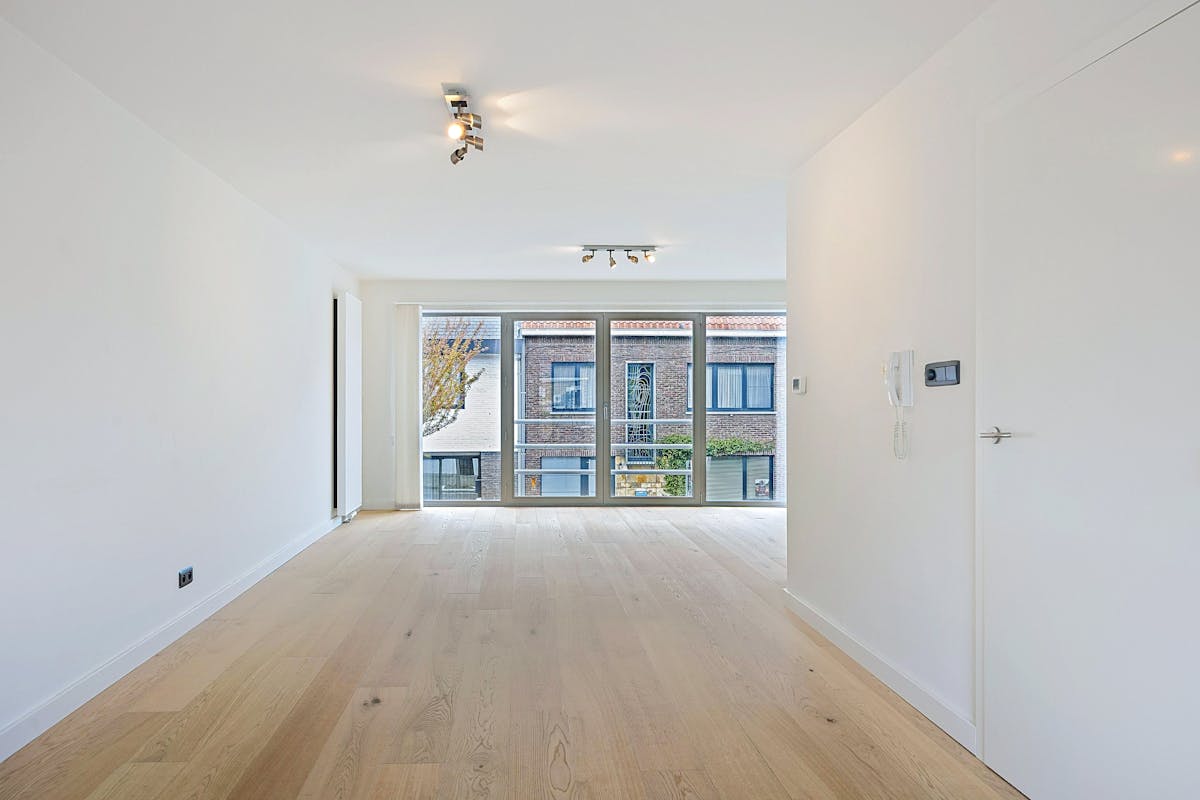 Instapklare bel-etage met 3 slaapkamers en zonnige tuin in hartje Eeklo - foto 3