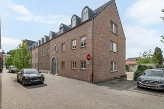 Gelegen in het centrum van Schilde, op wandelafstand van werkelijk alle winkels, bevindt zich dit luxueus gelijkvloers hoekappartement in...