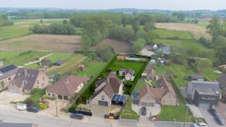 Laat je verrassen door deze uitzonderlijke villa (Bouwjaar: 2000) rustig gelegen in het idyllische Denderwindeke. Op een royaal perceel van 2.277...