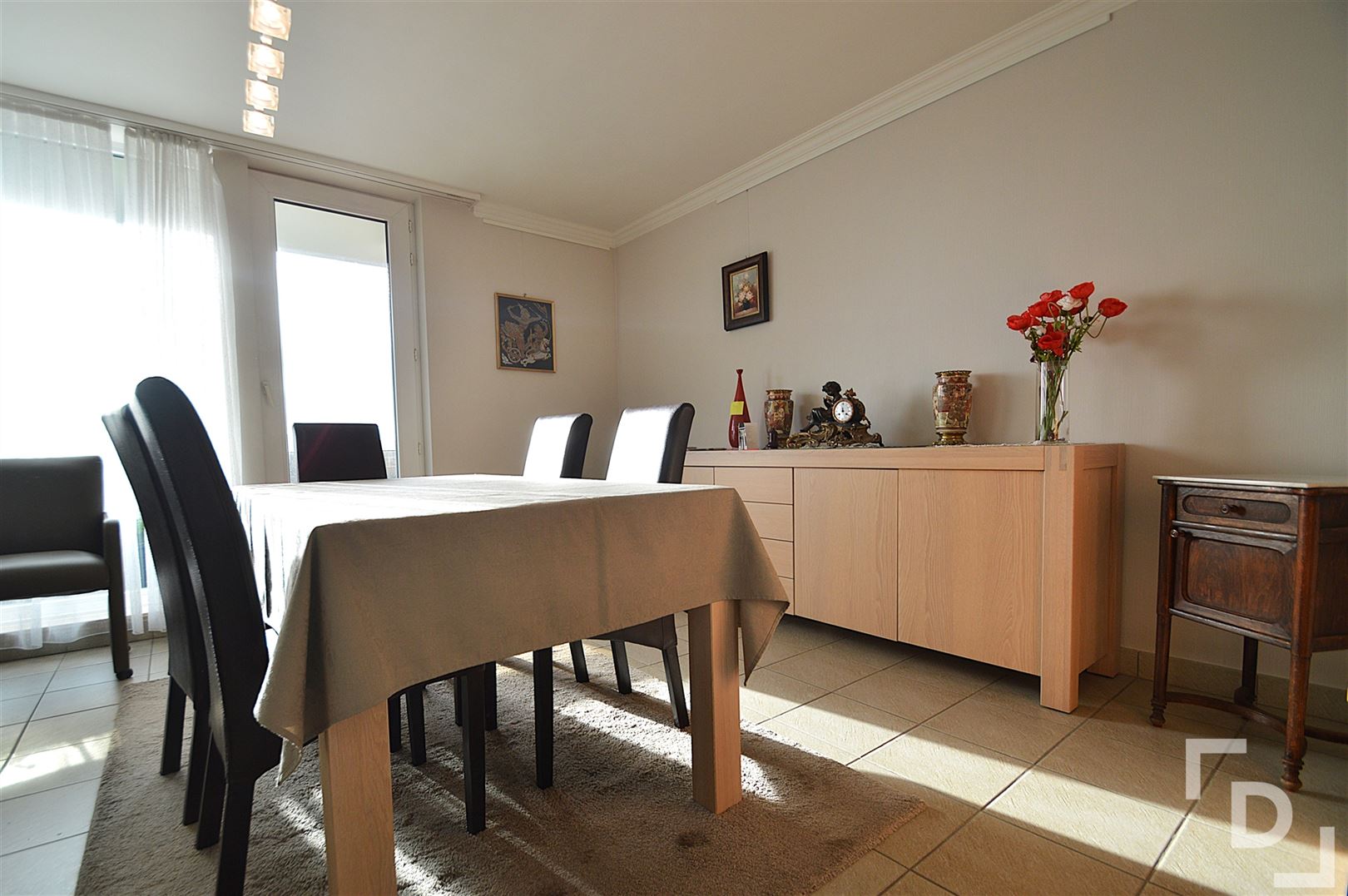 Ruim appartement met 3 slaapkamers en garage te huur in centrum Ieper - foto 4