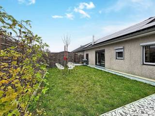 Volledig gerenoveerd in 2024 en tot in de puntjes afgewerkt met hoogwaardige materialen: deze woning combineert modern wooncomfort met een...