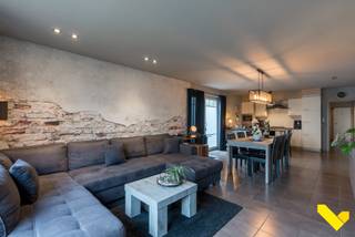 Instapklaar gelijkvloers appartement met terras en garage!Indeling:Leefruimte met volledig geïnstalleerde open keuken, zithoek, 3 slaapkamers waarvan...