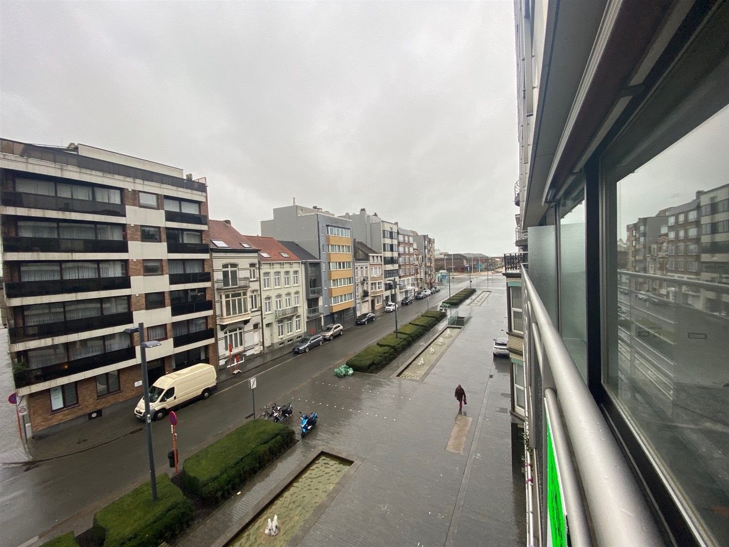 Ruim 2-slaapkamer appartement vlak bij strand met open zicht te Oostende. - foto 5