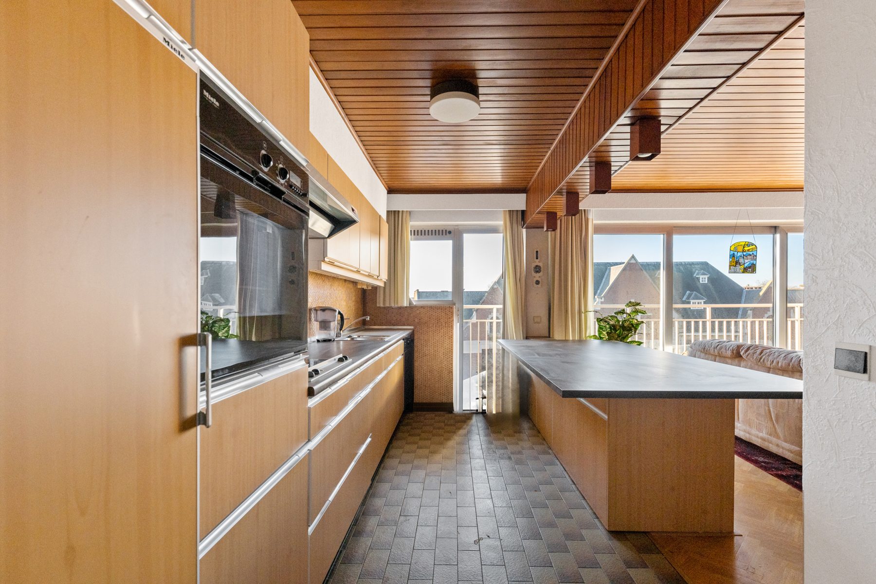 Groot, retro appartement met 3 slaapkamers en 2 terrassen - foto 5