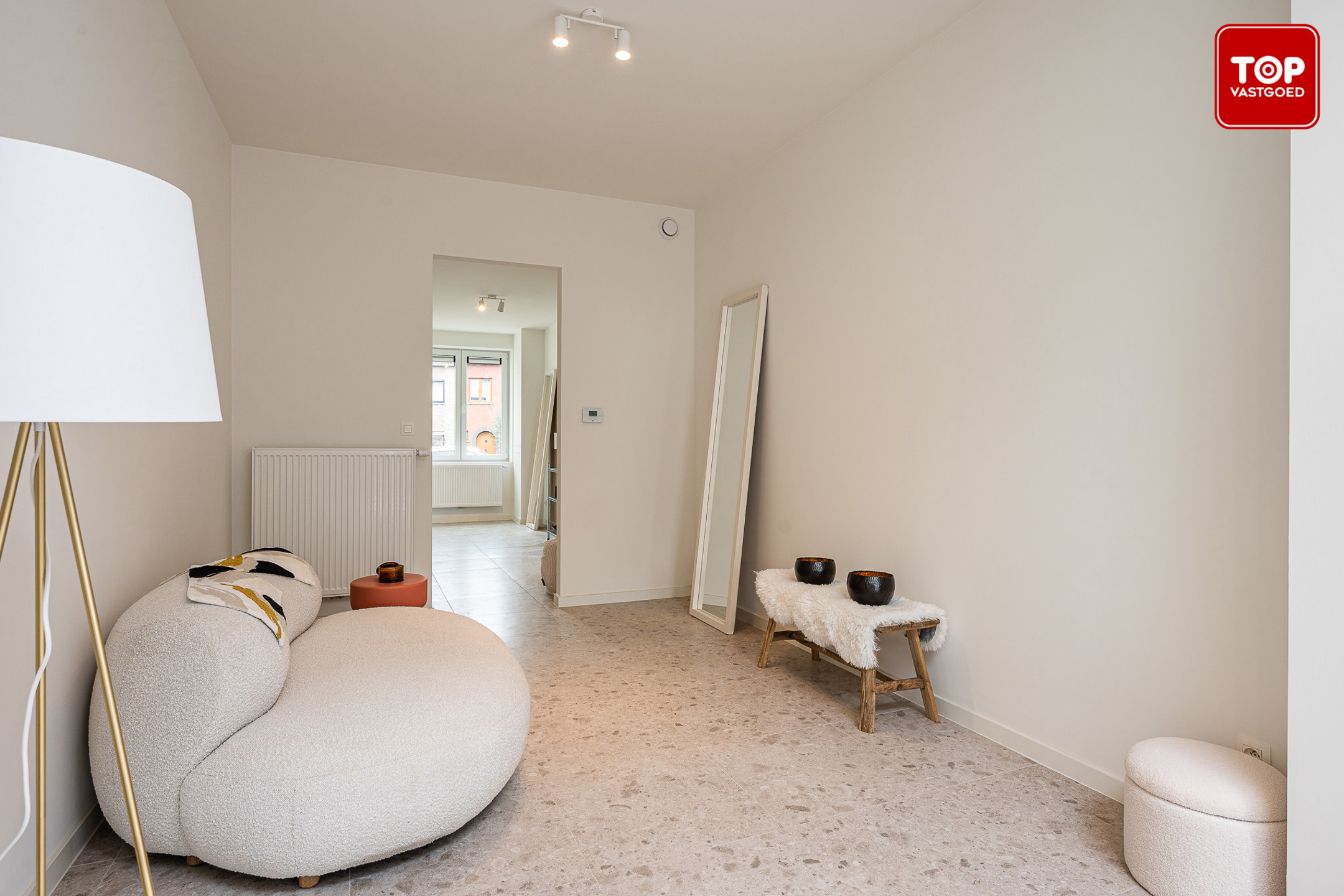 Totaal gerenoveerde woning met 3 slaapkamers, tuin en garage.  - foto 4
