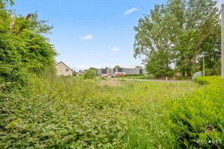 Are you looking for a spacious plot with excellent connections and a rural touch? This plot of 17a 90ca consists of a building plot of 10a supplemented with 7a 90ca of agricultural land, ideal for those who love space, greenery, and privacy.<br /><br />Thanks to its west orientation, the plot enjoys pleasant afternoon and evening light, ideal for making the most of sunny evenings in the garden and living spaces.<br /><br />The location on Liersesteenweg is a major asset due to its easy accessibility to surrounding municipalities and important thoroughfares. Shops, schools, public transportation, and other daily amenities are nearby, while the plot maintains an open and tranquil atmosphere.<br /><br />The building regulations offer numerous possibilities. There is a maximum ridge height of 11 meters and a maximum building depth of 17 meters on both the ground floor and the upper floor. A third storey is allowed beneath the attic. Both a basement and crawl space are possible. In terms of roof shape, a flat roof or a pitched roof up to a maximum of 55° can be chosen. In addition, an outbuilding with a maximum area of 40 m² may be constructed.<br /><br />An excellent opportunity to realize a spacious family home on a plot with great potential and a pleasant combination of accessibility, space, and greenery.