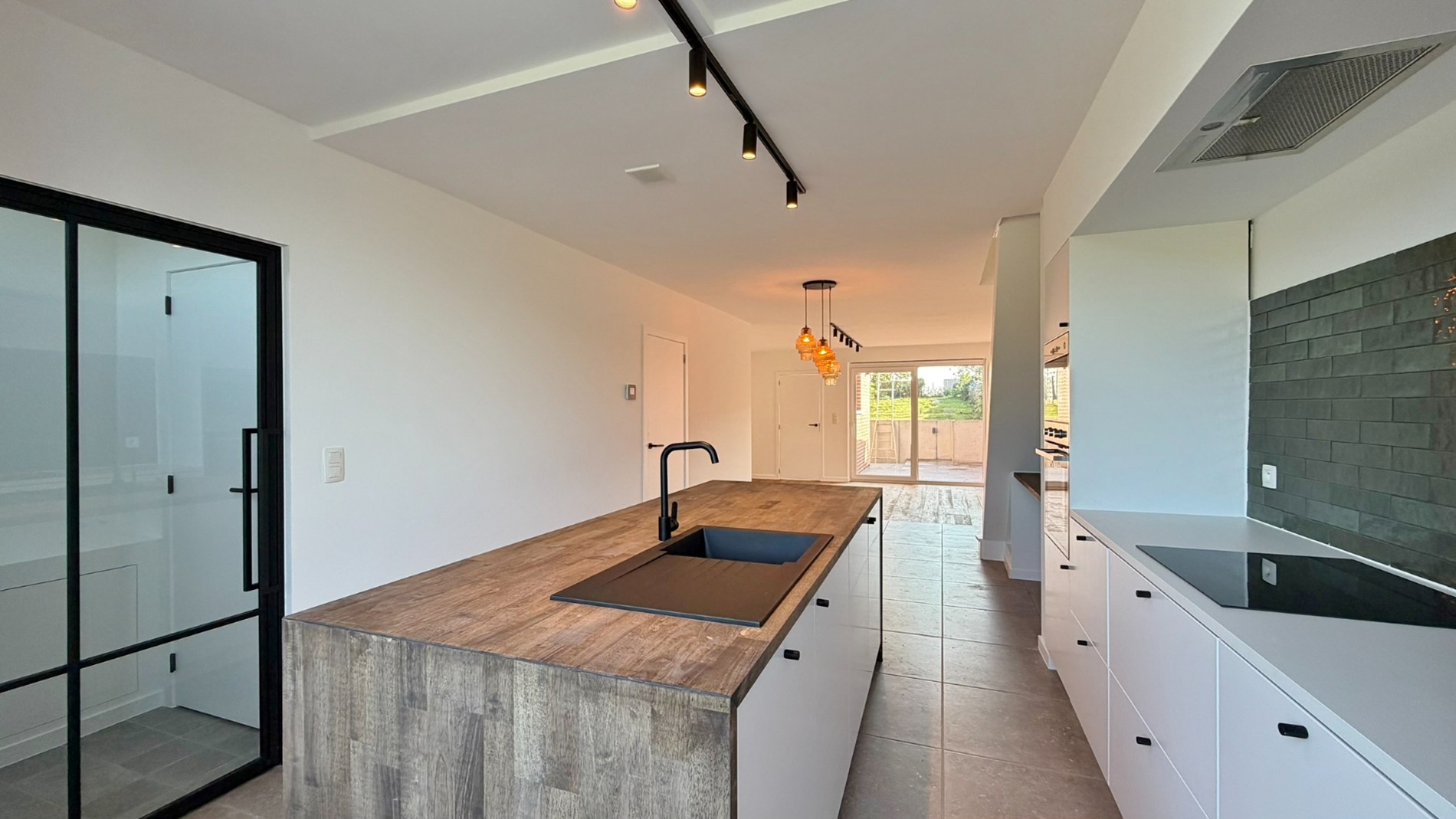 VOLLEDIG GERENOVEERDE, ENERGIEZUINIGE WONING MET ZONNIGE TUIN EN PRACHTIG OPEN ZICHT - foto 5