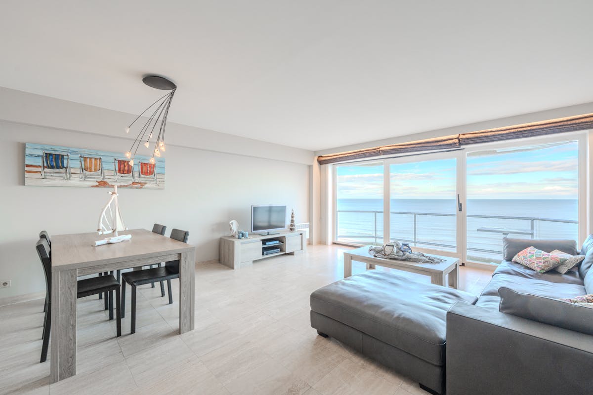 Ruim 2-slaapkamer appartement met frontaal zeezicht ! - foto 5