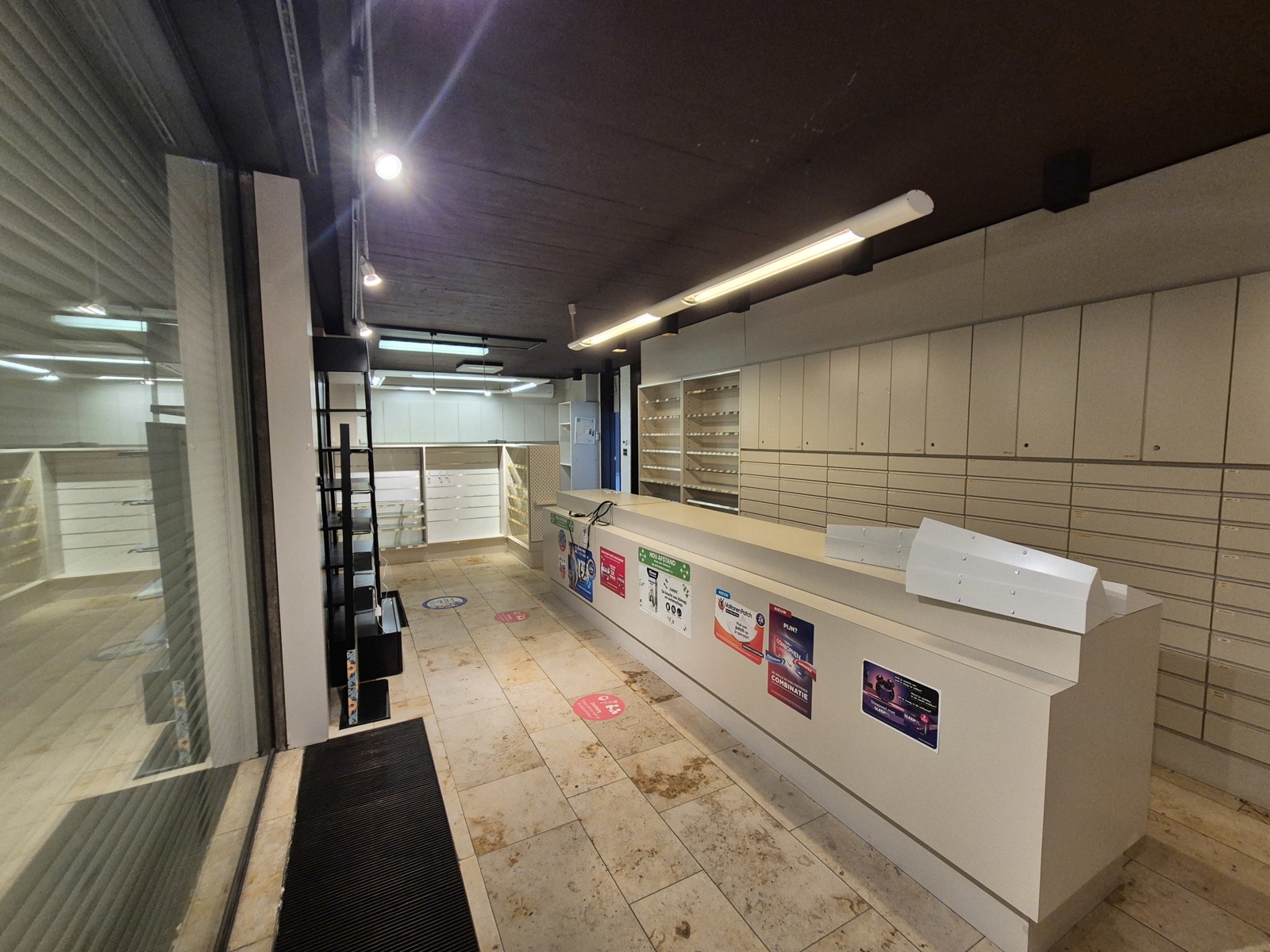 Handelspand met veel parkeeraangelegenheid - foto 1